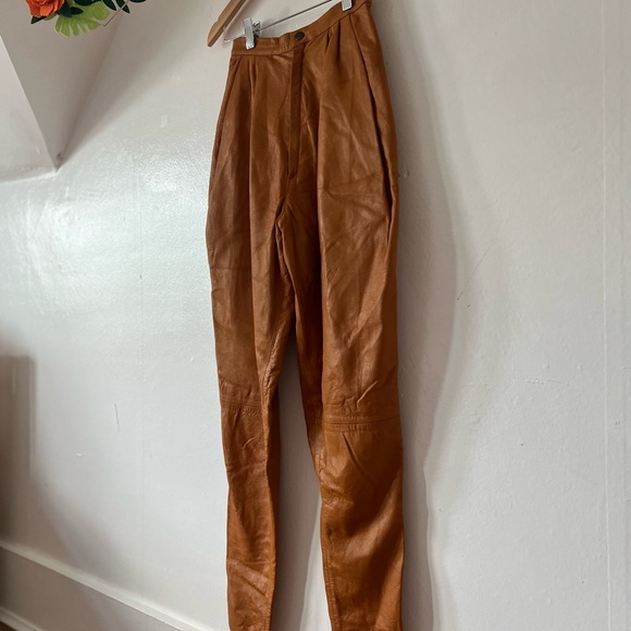 VINTAGE 80s S pleated leather carrot pants camel tan Made in France lined MINT - Picture 2 of 16